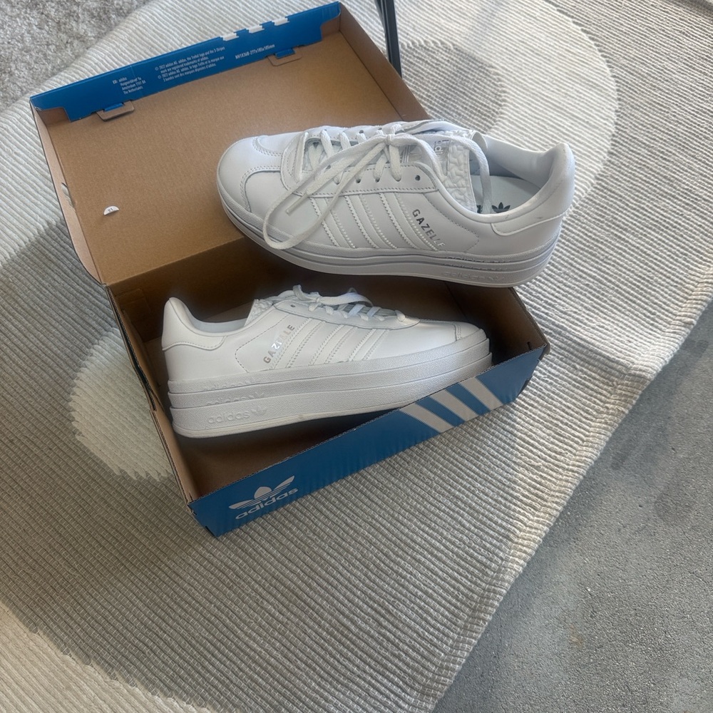 Adidas Platfrom Gazelle - Classic White Sneakers